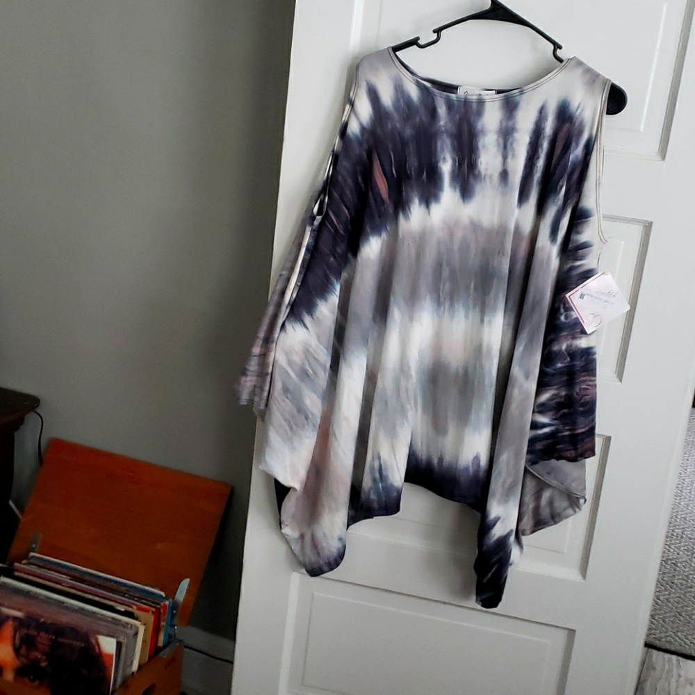 BNWT Rae Mode Tie Dye Cold Shoulder Poncho